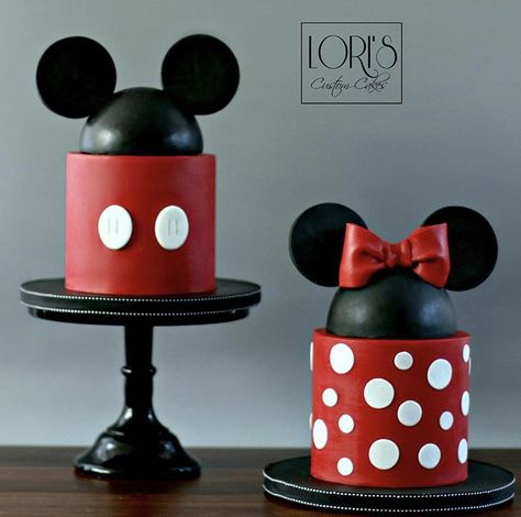 Mickey Mouse Cakes, Baby Reveal Ideas, Mickey Birthday Cakes, Γενέθλια Mickey Mouse, Mickey And Minnie Cake, Twin Birthday Cakes, Mickey 1st Birthdays, Mickey Mouse Birthday Cake, Mickey Mouse Themed Birthday Party