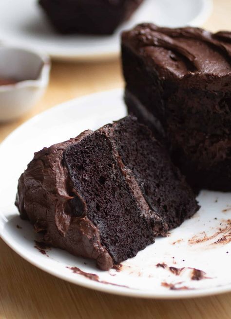 No one will suspect the secret ingredient in this deliciously fudgy and decadent gluten-free black bean chocolate cake! Black Bean Chocolate Cake, Black Bean Cakes, Pancake Princess, Pudding Frosting, Vegan Frosting, Flourless Cake, Bean Cakes, Chocolate Heaven, Gluten Free Cake