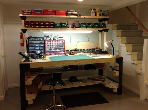 Electronic circuitry workshop Electronics Bench, Electronics Workbench, Officine In Garage, Workbench Light, Reloading Room, Workbench Ideas, Building A Workbench, Reloading Bench, Electronic Workbench