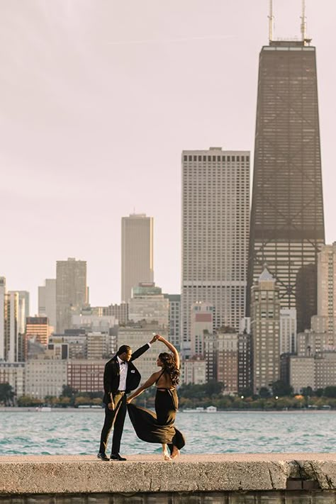 Chicago Skyline Engagement Photos, Chicago Lakefront Engagement Photos, Chicago Couples Photoshoot, Chicago Proposal Ideas, Prewed Concept, Chicago Photoshoot, Chicago Ideas, Chicago Engagement Pictures, Chicago Sunset