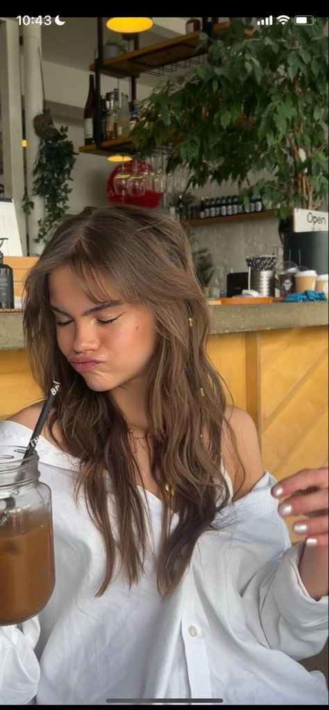 Light Brown Hair Grown Out Roots, Chocolate Brown Hair Tan Skin, Purple Undertone Hair Brown, Hannah Meloche Hair, Tan Girl Hair Color Ideas, Light Brown Hair Curtain Bangs, Light Hair Color Ideas For Brunettes, Money Peace Hair Brown, Neutral Tone Hair Color