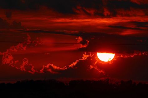 Red Aesthetic Landscape, Red Mountain, Red Sky Aesthetic, Red Desert Aesthetic, Red Landscape, Red Skies Aesthetic, Sun Aesthetic, Desert Aesthetic, Bf Picture