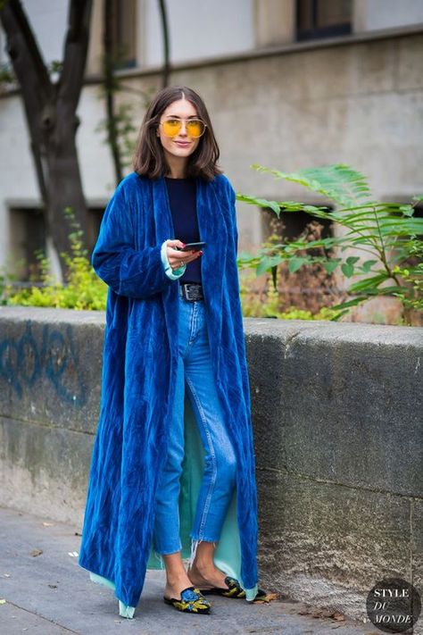 Blue Faux Fur Coat Outfit, Diletta Bonaiuti, Sandakan, Haine Diy, Street Style 2017, Mode Boho, Winter Stil, Looks Street Style, Street Style Chic