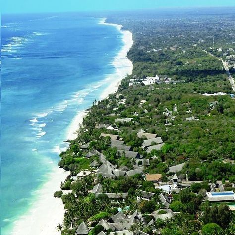 25 km long strech of fantastic white beaches & turquoise Indian Ocean Diani Beach, South Coast of Kenya