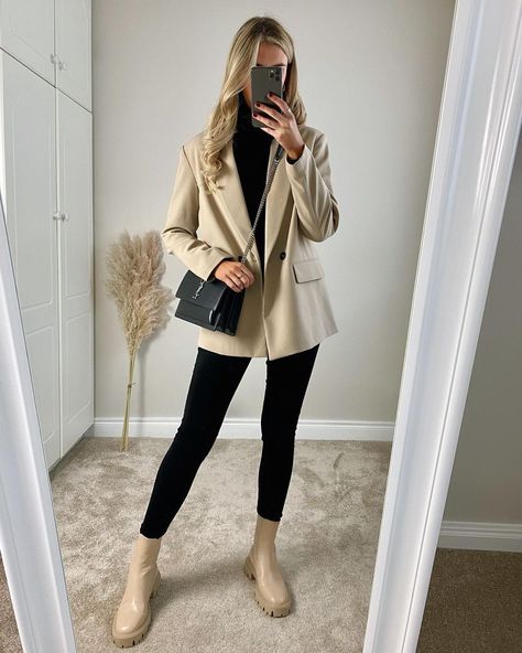 Deirdre Phelan on Instagram: “Loving this matching blazer and boots situation 😍 also happy Friday! 😘🤍🤍” Winter Outfits With Chunky Boots, Cream Combat Boots Outfit Fall, Beige Chealse Boots Outfit, Beige Chunky Boots Outfit, Nude Chelsea Boots, Creme Outfits, How To Style Chelsea Boots, Chunky Boots Outfit, Beige Boots Outfit