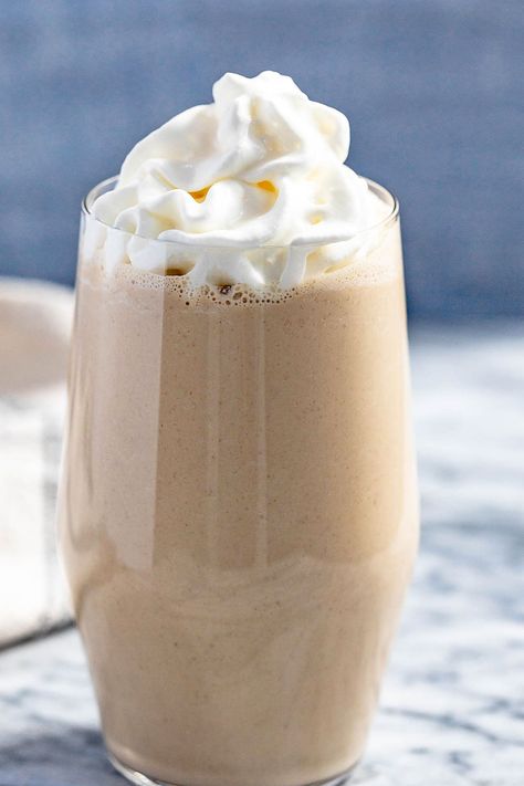 Banana Coffee Smoothie - #smoothie #recipe #eatwell101 - Ready in 5 minutes and is so much healthier and tastier than those sugar-filled coffee shop drinks. - #recipe by #eatwell101® Banana Coffee Smoothie, Coffee Shop Drinks, Coffee Banana Smoothie, Coffee Smoothie Recipes, Banana Coffee, Banana Drinks, Smoothie King, Best Smoothie Recipes, Coffee Smoothie