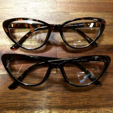 Cat Eyes Unique Glasses Frames, Fancy Glasses, Glasses Inspiration, Cute Glasses, Fashion Eye Glasses, Stylish Glasses, Jewelry Lookbook, Cat Eye Glasses, Mode Inspo