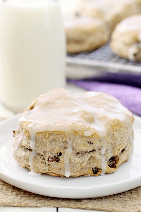 My family LOVED these Cinnamon Raisin Biscuits! Cinnamon Raisin Biscuits, Raisin Biscuits, Easy Breakfast Treats, Biscuit Bread, Biscuit Rolls, Cinnamon Raisin, Breakfast Treats, Biscuit Recipe, Healthy Dessert