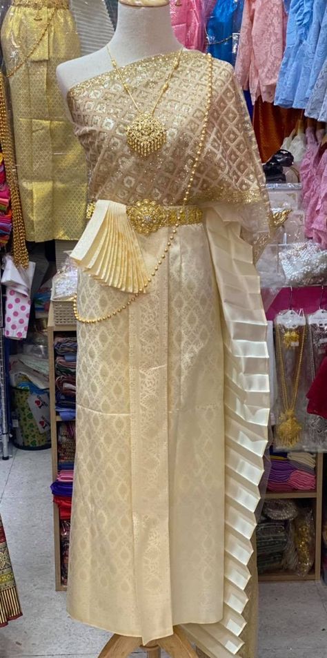 Thai Culture Dress, Traditional Thai Clothing Women, Khmer Outfit Traditional, Cambodia Traditional Clothing, Philippines Traditional Clothes, Thai Wedding Dress Traditional, Lao Wedding Dress, Traditional Filipino Dress, Traditional Thai Dress