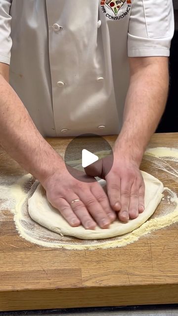 Pizza Calzone, Calzone Pizza, Pizza Maker, Pizza Art, Sourdough Pizza, Bread Shaping, Pizza Recipes Homemade, Reduce Food Waste, Pizza Bread