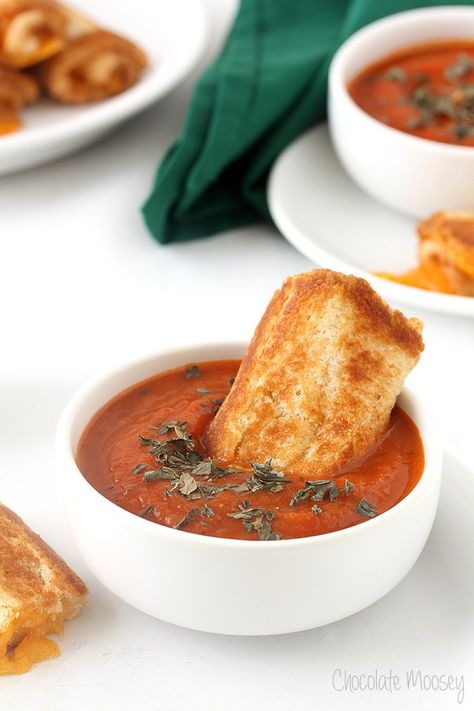 Grilled Cheese Roll Ups with Tomato Soup Dipping Sauce Grilled Cheese Roll Ups, Soup Images, Grill Cheese Roll Ups, Grilled Cheese Rolls, Cheese Roll Ups, Chicken Parmesan Meatballs, French Toast Rolls, Cheese Roll, Healthy Vegetarian Dinner