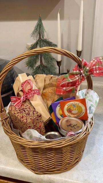 Basket Of Baked Goods, Thriftmas Gift Ideas, Thrifted Christmas Gifts, Thrifted Gifts, Thrifted Christmas, Kitchen Gift Baskets, Bread Twists, Best Gift Baskets, Diy Xmas Gifts