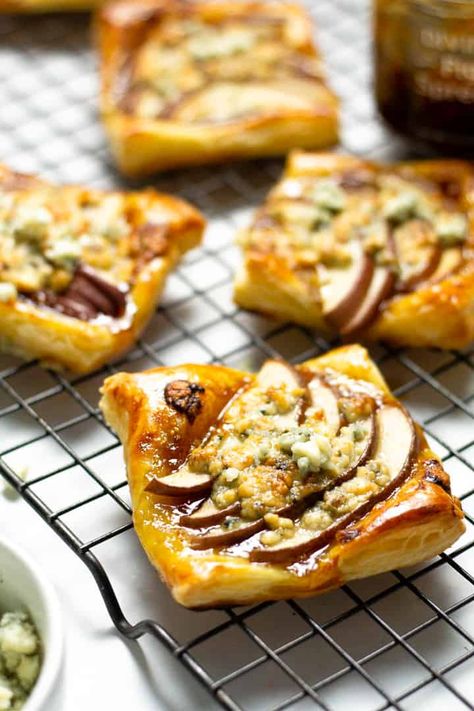 Pear Tart with Blue Cheese - Midwest Foodie Pear Pastry, Blue Cheese Appetizers, Pear Tarts, Blue Cheese Tart, Blue Cheese Recipes, Tapas Party, Puff Pastry Appetizers, Pastry Appetizer, Pear Tart