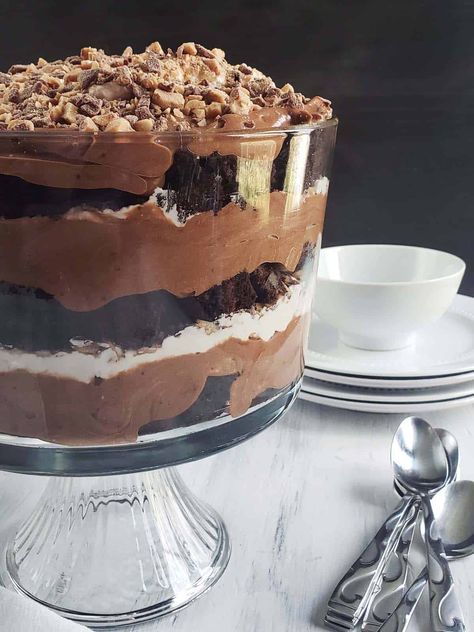 Score Bar Trifle, Heath Trifle, Heath Bar Trifle Recipe, Heath Bar Trifle, Trifle Cake, Chocolate Cake From Scratch, Heath Bar, Heath Bars, Chocolate Trifle