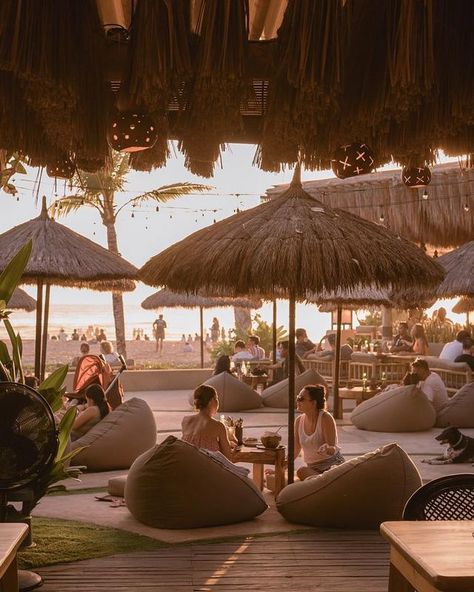 Bali Beach Restaurant, Resort Beach Design, Bali Beach Bar, Beach Resort Decor, Beach Club Architecture Design, Beach Club Interior Design, Beach Bar Design Ideas, Beach Club Design, Tulum Beach Club