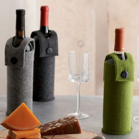 felted wine bottle holder pattern | Hold your bottle of wine with this charming felt wine holder! Christmas Wine Bottle Covers, Wine Sleeve, Wine Bottle Sleeves, Wood Cheese Board, Wine Bottle Bag, Wine Bottle Covers, Bottle Sleeves, Diy Bottle, Wine Holder