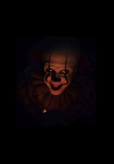 It tráiler (increíble) | Horror movie art, Clown horror, Horror photos It Eso, It The Clown, Horror Photos, Joker Iphone Wallpaper, Clown Horror, Pennywise The Clown, Pennywise The Dancing Clown, Scary Wallpaper, Horror Movie Icons