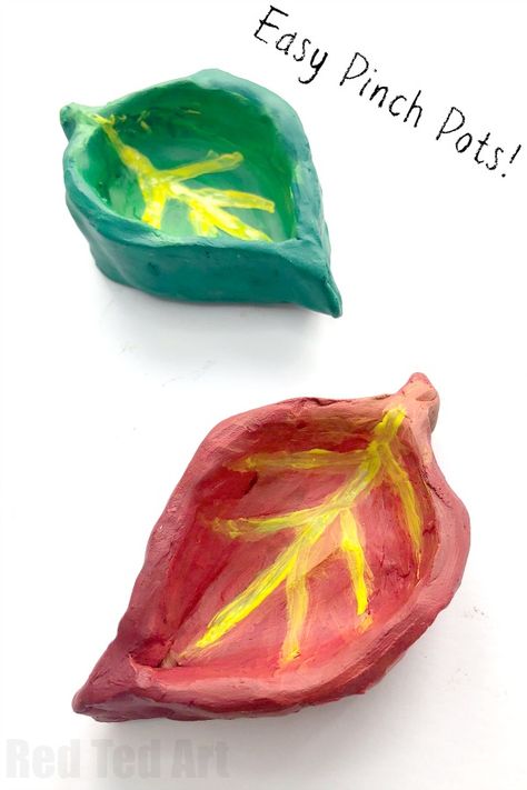 Easy Leaf Pinch Pots for Preschoolers and Kids. A great clay project for young kids for Fall or Thanksgiving #clay #preschool #thanksgiving #fall #autumn Clay Preschool, Clay Projects For Kids, Craft For Preschool, Preschool Thanksgiving, Fall Art Projects, Kids Clay, Pinch Pot, Thanksgiving Art, Air Dry Clay Projects