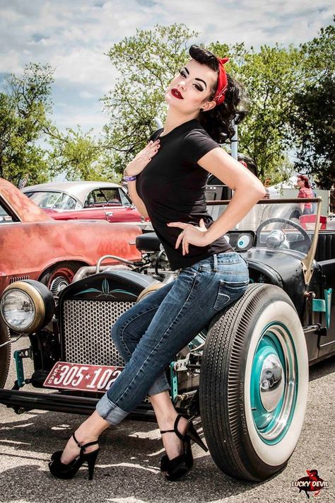 Rockabilly style Rockabilly Fashion Outfits, Moda Pin Up, Stile Pin Up, Mode Rockabilly, Pinup Photoshoot, Rockabilly Looks, Pin Up Looks, Pin Up Vintage, Pin Up Poses