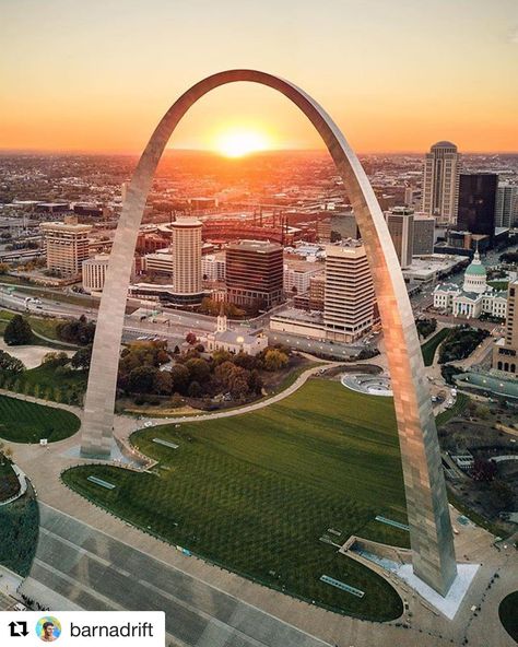 #Repost @barnadrift  The Gateway Arch in St. Louis Missouri is the worlds tallest arch (630ft/192m) and the tallest man-made monument in the Western Hemisphere. You can even visit the top of the arch!  _____ Are any of you guys afraid of heights? Saint Louis Arch, Water Fountain Design, Extra Space Storage, Nature Film, Saint Louis Missouri, Gateway Arch, River City, Space Storage, Us Road Trip