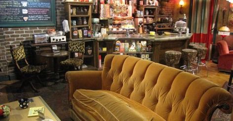 How High Is Your "Friends" Knowledge? | MagiQuiz Orange Couch, Opening A Coffee Shop, Orange Sofa, Cozy Coffee Shop, Coffee Shop Aesthetic, Friends Central Perk, Real Coffee, Coffee With Friends, Friends Series