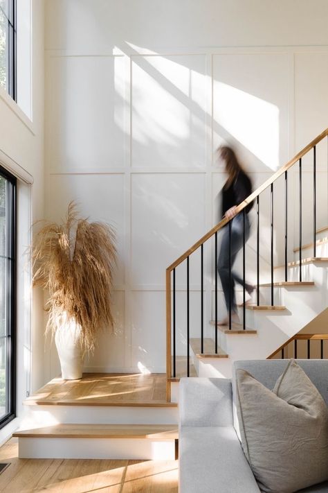 Light Wood Stairs With White Risers, Stairs With Two Step Landing, White Wall Staircase, Wood On Stairs, Scandinavian Railing Stairs, Minimalist Banisters And Railings, Transitional Railings For Stairs, Open Wood Stairs, Wood Stair Design