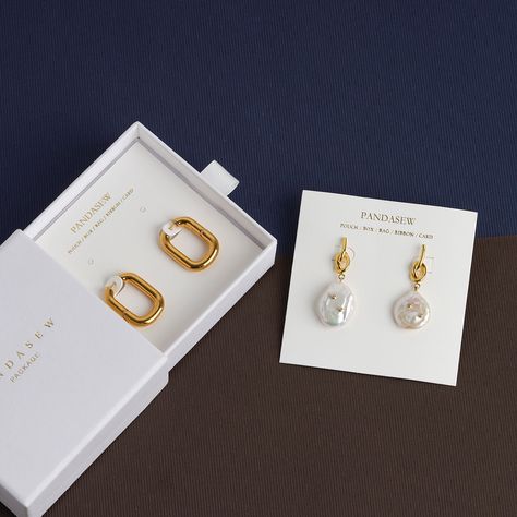 White Jewelry Packaging, Earring Tags Cards Design, Jewelry Accessories Packaging, Jewelry Paper Packaging, Premium Jewelry Packaging, Minimalist Jewelry Packaging, Hoop Earring Packaging, Earring Box Packaging, Packaging For Necklaces