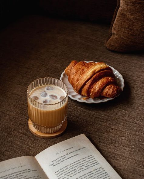 Coffee And Croissants Aesthetic, Croissants Aesthetic, Aesthetic Croissant, Croissant Aesthetic, Coffee And Croissants, Coffee And Books, Fall Aesthetic, Brown Aesthetic, Clean Girl