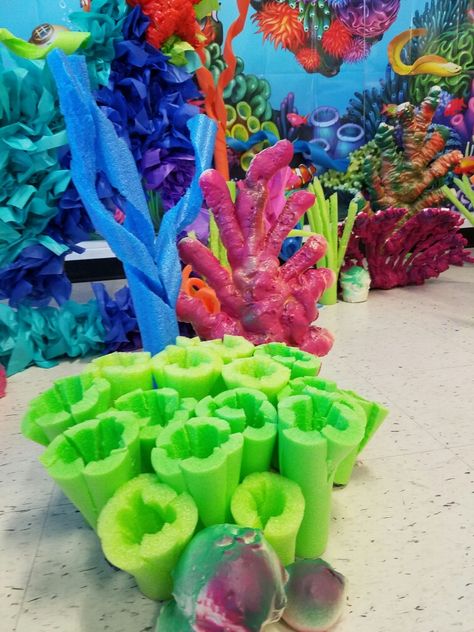 Pool noodles and spray insulation foam coral Diy Coral Reef, Diy Coral, Decor Marin, Under The Sea Decorations, Underwater Theme, Ocean Party, Sea Decor, Under The Sea Theme, Parade Float