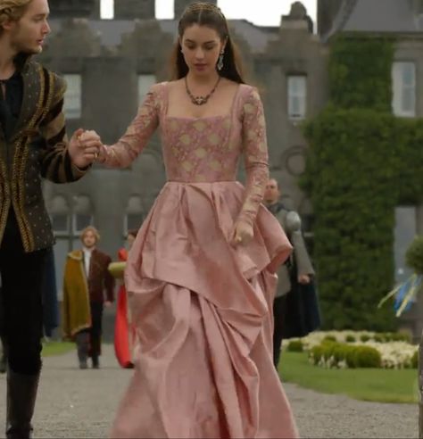 Reign, Mary 2x04 in a custom dress by the Reign costume department. Pink Medieval Dress, Reign Outfits, Costume Department, Marie Stuart, Reign Mary, Reign Fashion, Reign Dresses, Mary Dress, Mary Stuart