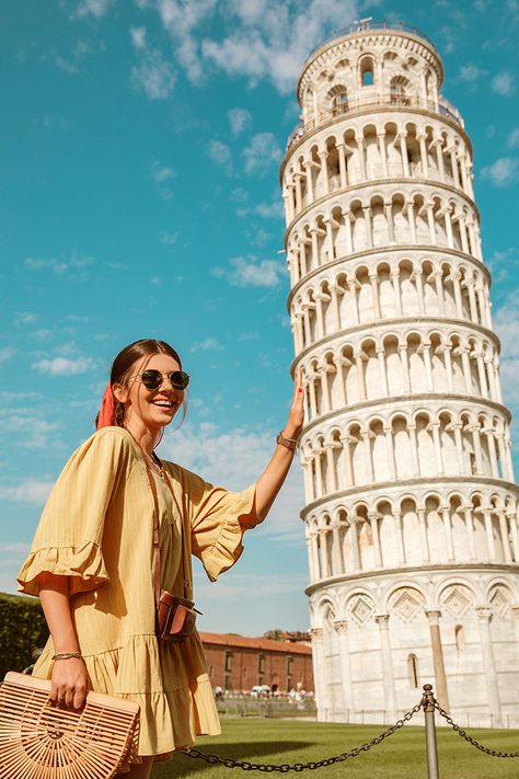 Pisa – Larisa Costea Pisa Italy Outfit, Pisa Picture Ideas, Pisa Italy Poses, Pisa Italy Aesthetic, Leaning Tower Of Pisa Pose, Pisa Photo Ideas, Pisa Tower Photo Ideas, Pisa Photos, Pisa Aesthetic