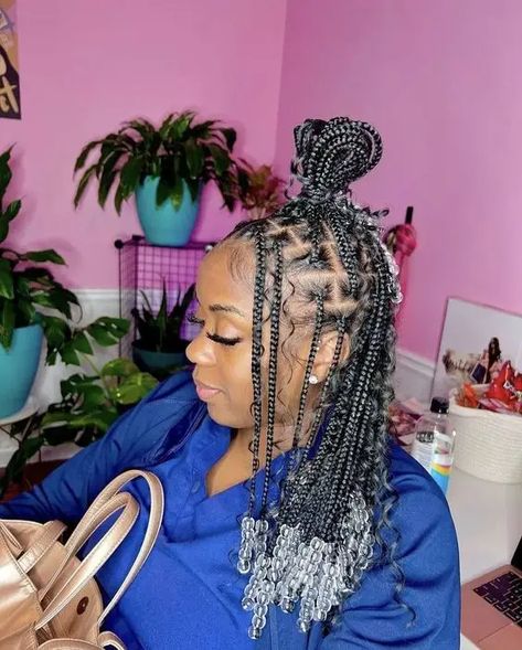 Knotless Braids with Beads: 34 Inspos for You Goddess Braids Natural Hair, Braids With Beads Hairstyles, Knotless Braids With Beads, Beads Hairstyles, Weave Hairstyles Braided, Short Box Braids Hairstyles, Big Box Braids Hairstyles, Goddess Braids Hairstyles, Box Braids Hairstyles For Black Women