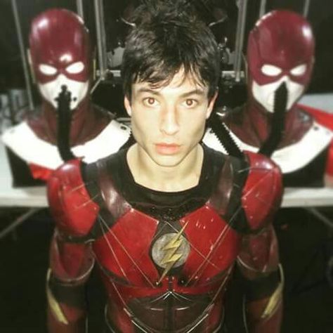 Ezra Miler, Barry Allen Flash, Flash Barry Allen, Dark Triad, Warner Bros Studios, Ezra Miller, Barry Allen, Grant Gustin, Batman V