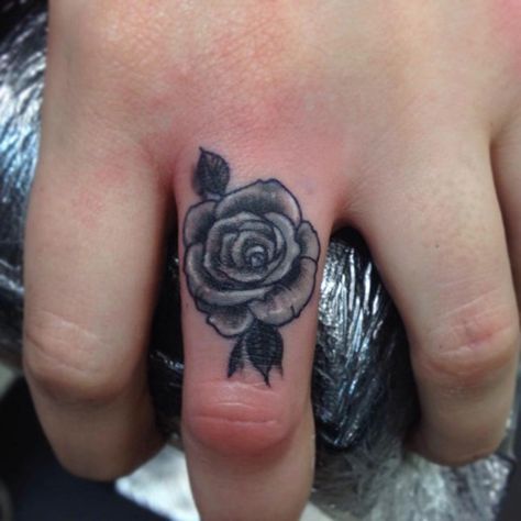 Finger Tattoo Coverups, Cover Up Finger Tattoos, Finger Tattoo Cover Up Ideas, Rose Finger Tattoo, Ring Finger Tattoo, Finger Rose Tattoo, Finger Tattoo Ideas, Cute Finger Tattoos, Tattoo Family