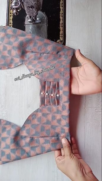 Deep Back Neck Designs For Blouses, Plain Blouse Back Neck Designs, Star Neck Blouse Designs, Blouse Hand Designs Latest Simple, Blouse Designs Sleeves Pattern, Simple Back Neck Designs For Blouses, Blouse Neck Models Latest, Simple Blouse Models, Kathpadar Saree Blouse Design