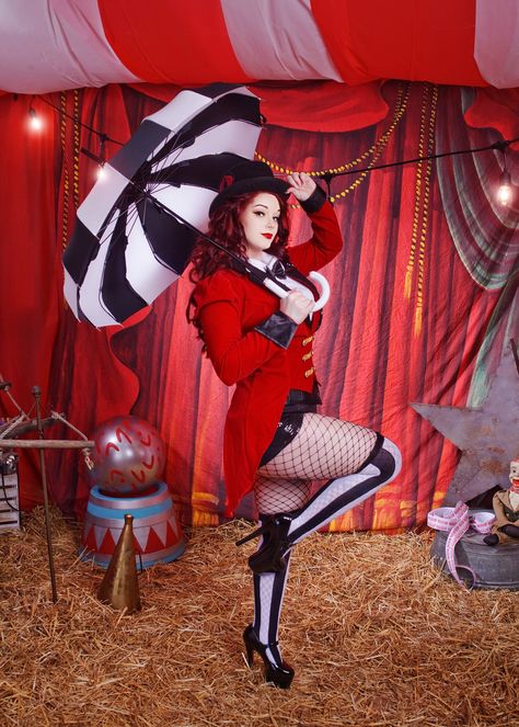 Ringleader Aesthetic, Haunted Carnival Costumes, Ringleader Oc, Carnival Costumes Circus, Circus Outfit Aesthetic, Ringmaster Aesthetic, Ring Master Costume Womens, Creepy Circus Costume, Circus Vendor Costume