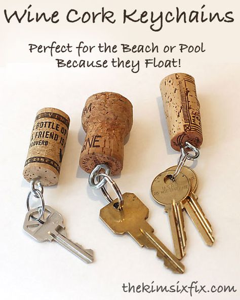 Wine Cork Keychains (For the Pool or Beach) - The Kim Six Fix Wine Cork Diy Projects, Cork Diy Projects, Wine Cork Projects, Cork Crafts Diy, Wine Cork Diy Crafts, Wine Cork Diy, Cork Projects, Wine Bottle Corks, Cork Diy