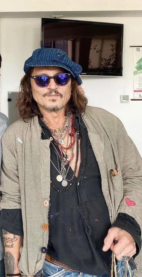 Fan ID card is FREE and... - Johnny Depp Appreciation page Fan Id Card, Johnny Depp Funny, Johnny Depp Wallpaper, Johnny Depp Images, Johnny Depp Style, Johnny Depp Fans, Johnny Depp Pictures, Young Johnny Depp, Here's Johnny