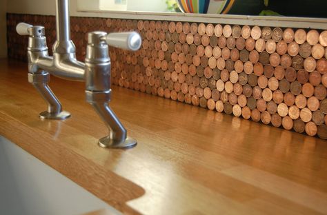 Okay, now I really want to make a penny backsplash. Penny Splashback, Penny Floors, Penny Wall, Diamond Backsplash, Copper Countertops, Penny Backsplash, Penny Art, Copper Pennies, Creative Backsplash