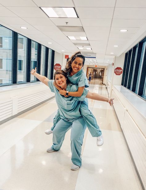 Dream Life Aesthetic Job Nurse, Nurse Best Friends, Nurse Athestic, Preppy Nurse Aesthetic, Nursing Life Aesthetic, Pedriatic Nurse Aesthetic, Nurse Career Aesthetic, L And D Nurse Aesthetic, Nurse Job Aesthetic