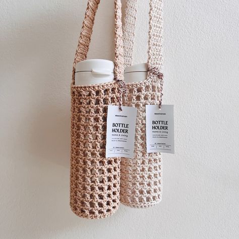 ❤️ Free ~ Pdf.Pattern Easy Mesh Bottle Holder | Patreon Yarn Bottles, Crochet Water Bottle Holder, Crochet Hooded Scarf, Crochet Sweater Free, Crochet Hack, Crochet Stitches Diagram, Purse Tutorial, Water Bottle Bag, Free Pdf Pattern