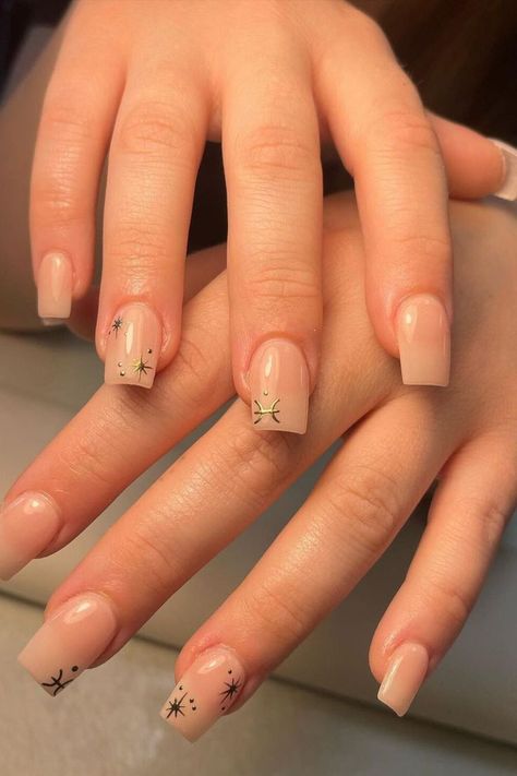 Minimalist pisces nails Pisces Nail Ideas, Pisces Nail Art, Pisces Nails Designs, Pisces Nails, Nails Inspiration Short, Birthday Nail Designs, French Tip Nail Art, Acrylic Nails Nude, G Nails