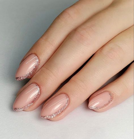 Sophisticated Acrylic Nails Classy, Glitter Cuticle Nails, Glitter Oval Nails, Nailart Designs Elegant, Almond Bridal Nails, Trendy Round Nails, Round Nails Designs, Trendy Nails Oval, Swirl Nail Designs