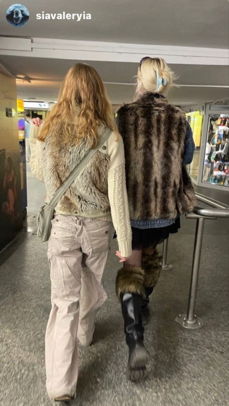 Demin Vest Outfits 90s, Brown Body Warmer Outfit, Suede Gilet Outfit, Fur Gilet Outfit Y2k, Fluffy Gilet Outfit, Mammoth Outfits Winter, Fur Gillet Outfits, Fur Vests Outfits, Fluffy Vest Outfit