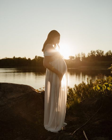 this maternity session gave me liiiiife ✨ it’s giving magical… ethereal… passion…beauty! i’ve been loving maternity sessions so much. women are so powerful & so beautiful all the time but there’s something about that pregnancy glow that’s honestly just out of this world 🌎 Early Maternity Photography, Maternity Photography Ethereal, Big Dress Maternity Shoot, Magical Maternity Photos, Ethereal Maternity Shoot, Maternity Shoot Dress, Maternity Photography Poses Pregnancy Pics, Maternity Photography Outdoors, Big Dresses