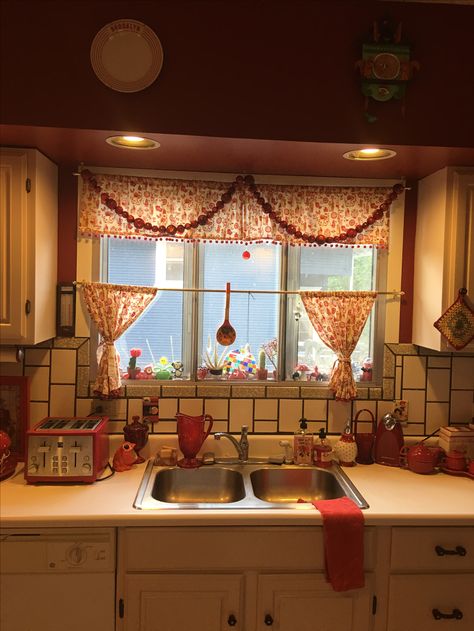 Whimsgothic House, Red Retro Kitchen, Red Kitchen Aesthetic, Kitchen With Red Accents, Cute Kitchens, Red Kitchen Curtains, 90s Kitchen, Red Kitchen Accessories, Dream House Aesthetic