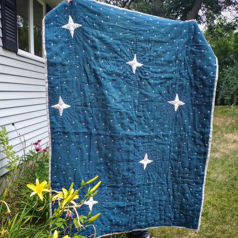 EDIT: SOLD!! THANK YOU!! Starlight Naturally dyed with many many dips in an indigo vat. Hand pieced stars, hand quilted. Backed with… | Instagram Blue Star Quilt, Star Patchwork Quilt, Dark Blue Quilt, Celestial Quilt Pattern, Diy Quilt Patterns, Solar System Quilt, Celestial Quilt, Cool Quilts, Night Sky Quilt