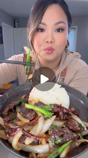 Stephanie | Easy recipes 🔪 on Instagram: "This recipe is too good not to share! Craving it again as I was editing it 🥹 ➡️ Recipe: Mongolian beef Serves 3-4 - [ ] 1 lb beef flank, sliced into 2 inch pieces - [ ] 1 large onion, 1/4 inch slices - [ ] 4-5 green onion stalks, 2-3 inch pieces - [ ] 4-5 cloves garlic, finely minced - [ ] 1 tsp ginger, grated - [ ] Optional: 4-7 Dried chilies for spice Marinade- - [ ] 3 tbsp cornstarch - [ ] 1/4 tsp baking soda - [ ] 1 tbsp shao xing wine (dry sherry or dry white wine is fine) - [ ] 1/2 tbsp soy sauce - [ ] 1/2 tbsp dark soy sauce - [ ] 1/4 tsp ground white pepper Sauce- - [ ] 1 tbsp oyster sauce - [ ] 1/2 tbsp dark soy sauce - [ ] 1/2 tbsp soy sauce - [ ] 2 tsp sugar - [ ] 1 tsp chicken bouillon - [ ] 1 tsp Sesame oil, or to Mongolian Beef Sauce Recipe, Beef Mongolian Recipe, Beef Sauce Recipes, Sliced Beef Recipes, Mongolian Beef Recipe, Beef Flank, Ginger Beef, Mongolian Beef Recipes, Asian Beef