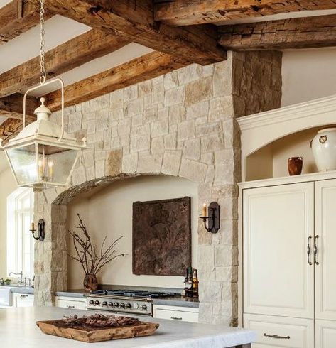 Stone Arch Over Kitchen Stove, Rock Kitchen, Stone Stove Hood, Brick Range Hood Surround, Stone Kitchen Hood Ideas, Stone Arch Kitchen, Farmhouse Kitchen Lighting Ideas, Stone Hoods In Kitchen, Stone Vent Hood