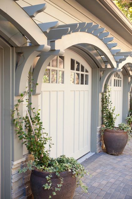 Add a finishing touch to your garage door with a pergola like this one with arched brackets by Three River Stone. Casa Garage, Garage Pergola, Detail Arsitektur, Garage Door Design, Casa Country, Pergola Design, Pergola Plans, Garage House, Door Makeover